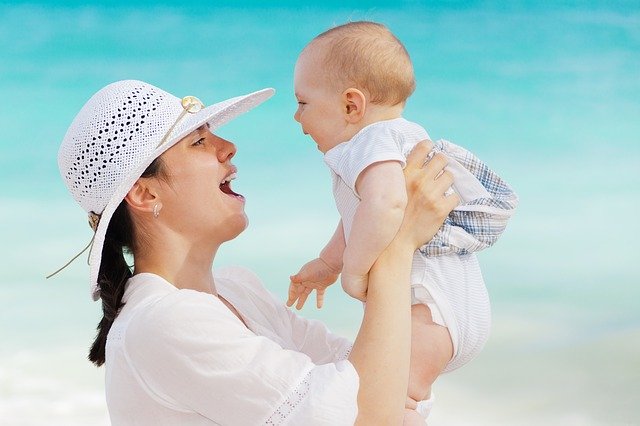 baby mit mutter